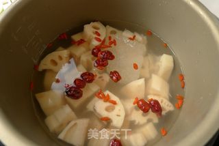 养颜莲藕糖水的做法步骤：3