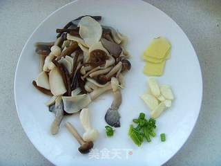 菌菇煲的做法步骤:3