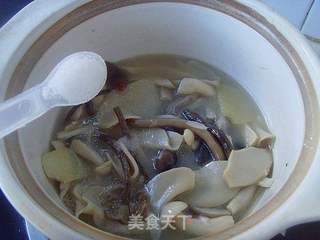 菌菇煲的做法步骤:7