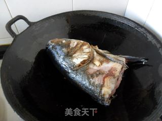 蟹味菇鱼头豆腐煲的做法步骤：8