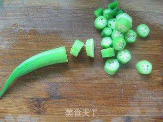 秋日里的养生保健蔬菜——秋葵炒肉片的做法步骤：4