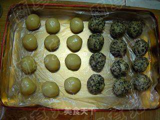 橙香花生芝麻广月饼的做法步骤：11