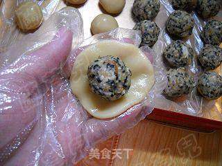 橙香花生芝麻广月饼的做法步骤:12