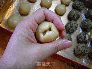 橙香花生芝麻广月饼的做法步骤:13