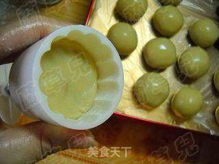 橙香花生芝麻广月饼的做法步骤:15
