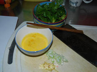 芹菜叶鸡蛋汤的做法步骤:2