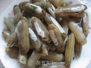 葱油蛏子的做法步骤：1