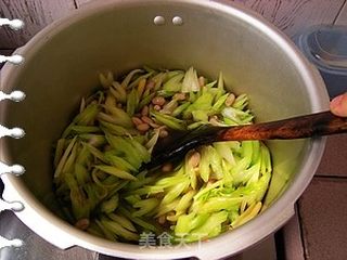 芹菜拌花生的做法步骤:6