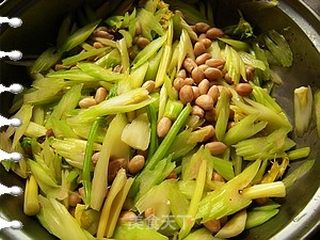 芹菜拌花生的做法步骤:7