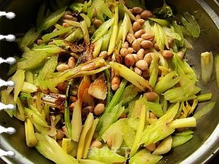 芹菜拌花生的做法步骤:8