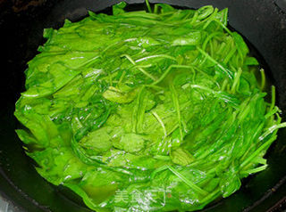 蒜泥姜茸菠菜塔的做法步骤:2