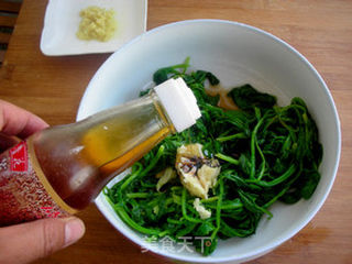 蒜泥姜茸菠菜塔的做法步骤:3