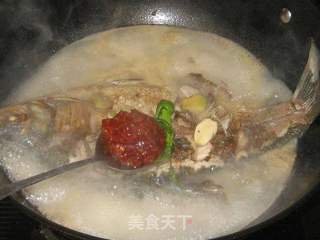 红油豆瓣酱烧鳊鱼的做法步骤:4