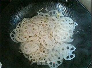 素炒藕片 。的做法步骤:5