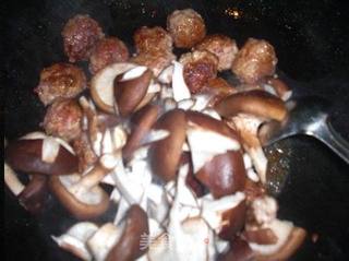 香菇胡萝卜焖丸的做法步骤:6