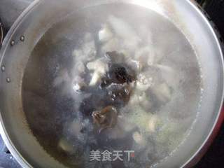 冬日添温暖---------------鲜菇土鸡煲的做法步骤:8