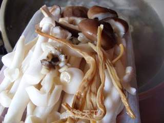 冬日添温暖---------------鲜菇土鸡煲的做法步骤:10