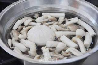菌菇泡饭的做法步骤:2