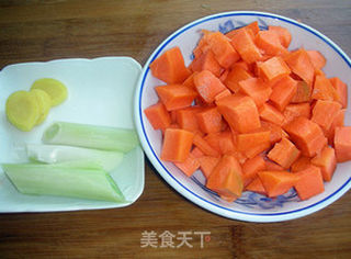 孜然羊肉胡萝卜焖米饭的做法步骤:2