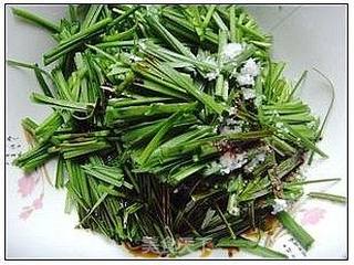 凉拌韭菜 。的做法步骤:5