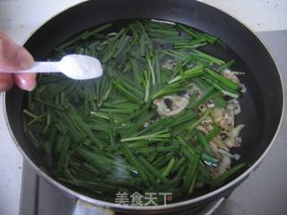 韭菜煮蛤蜊肉的做法步骤：4