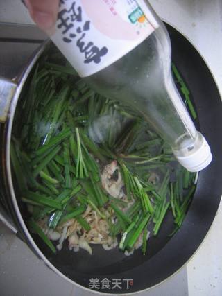 韭菜煮蛤蜊肉的做法步骤：6