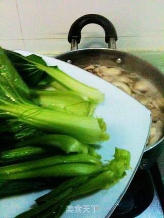 青菜菌菇牛筋汤面的做法步骤:7