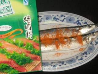 花菜烤秋刀鱼的做法步骤:2