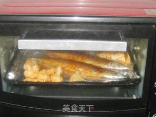 花菜烤秋刀鱼的做法步骤:6