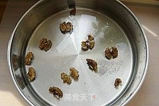 蚝油核桃菠菜的做法步骤:2