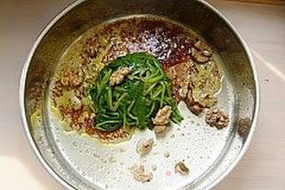 蚝油核桃菠菜的做法步骤:5