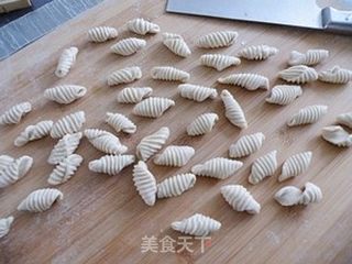 纯手工打造的贝壳面的做法步骤:5