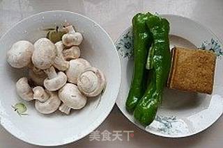 香干炒蘑菇的做法步骤：1