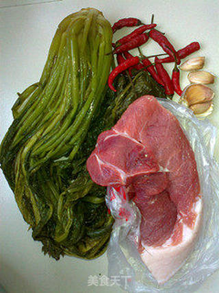 【家常小炒】经典下饭菜—雪菜烧肉的做法步骤：1