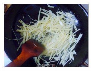 煎饼馃子 。的做法步骤:2