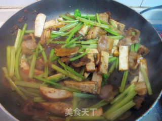 西芹豆干回锅肉的做法步骤:8