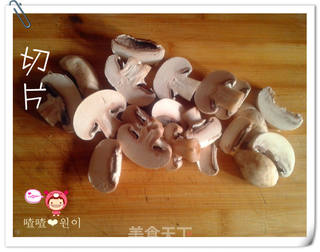 营养丰富的李府花样炒菇~的做法步骤:4