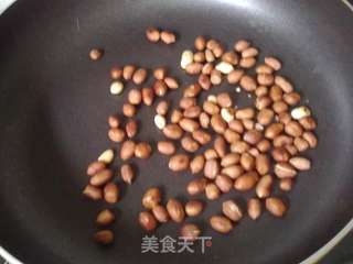 凉拌花生萝卜皮的做法步骤：1