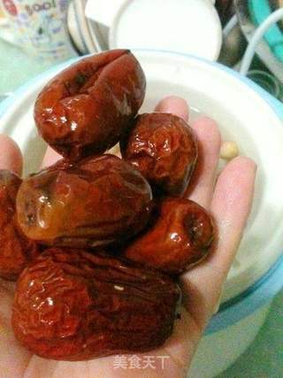 红枣花生汤的做法步骤:5