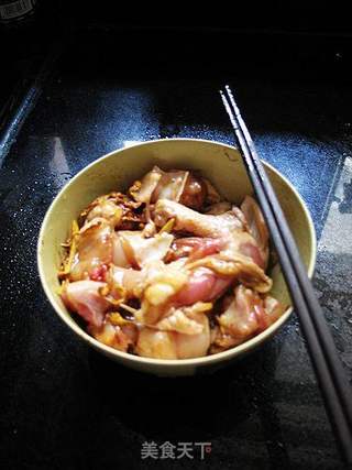 不寒不燥,冬季进补好选择---虫草花蒸鸡的做法步骤:5