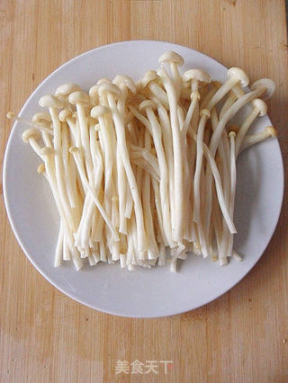 【百姓家的冬季养生菜】鸡腿菌菇汤的做法步骤:6
