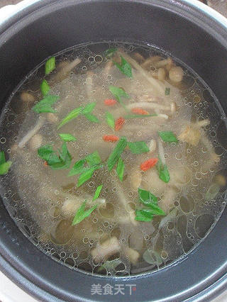 【百姓家的冬季养生菜】鸡腿菌菇汤的做法步骤:12