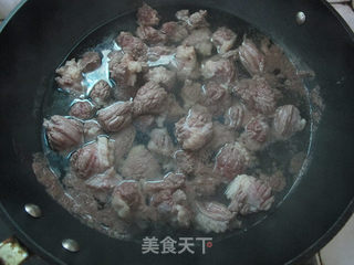 冬季养生菜:红薯炖牛腩的做法步骤:2