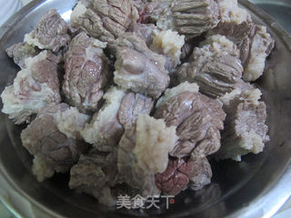 冬季养生菜:红薯炖牛腩的做法步骤:3