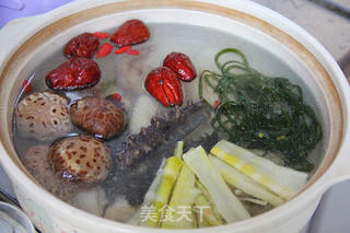 【冬季养生菜】——花菇滋补参鸡汤的做法步骤:8