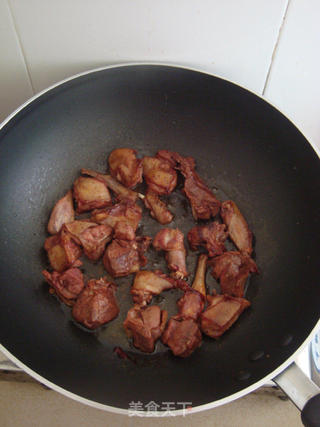 【冬季养生菜】栗子鸽肉煲的做法步骤:4