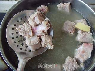 糖醋排骨的做法步骤:2