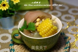 越喝越美丽的冬季汤煲----黄豆玉米蹄髈汤的做法步骤:10