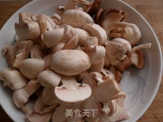 鲜蘑银耳大骨汤的做法步骤：4