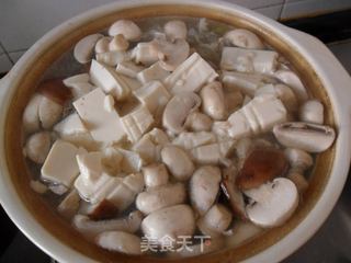 鲜蘑银耳大骨汤的做法步骤：8